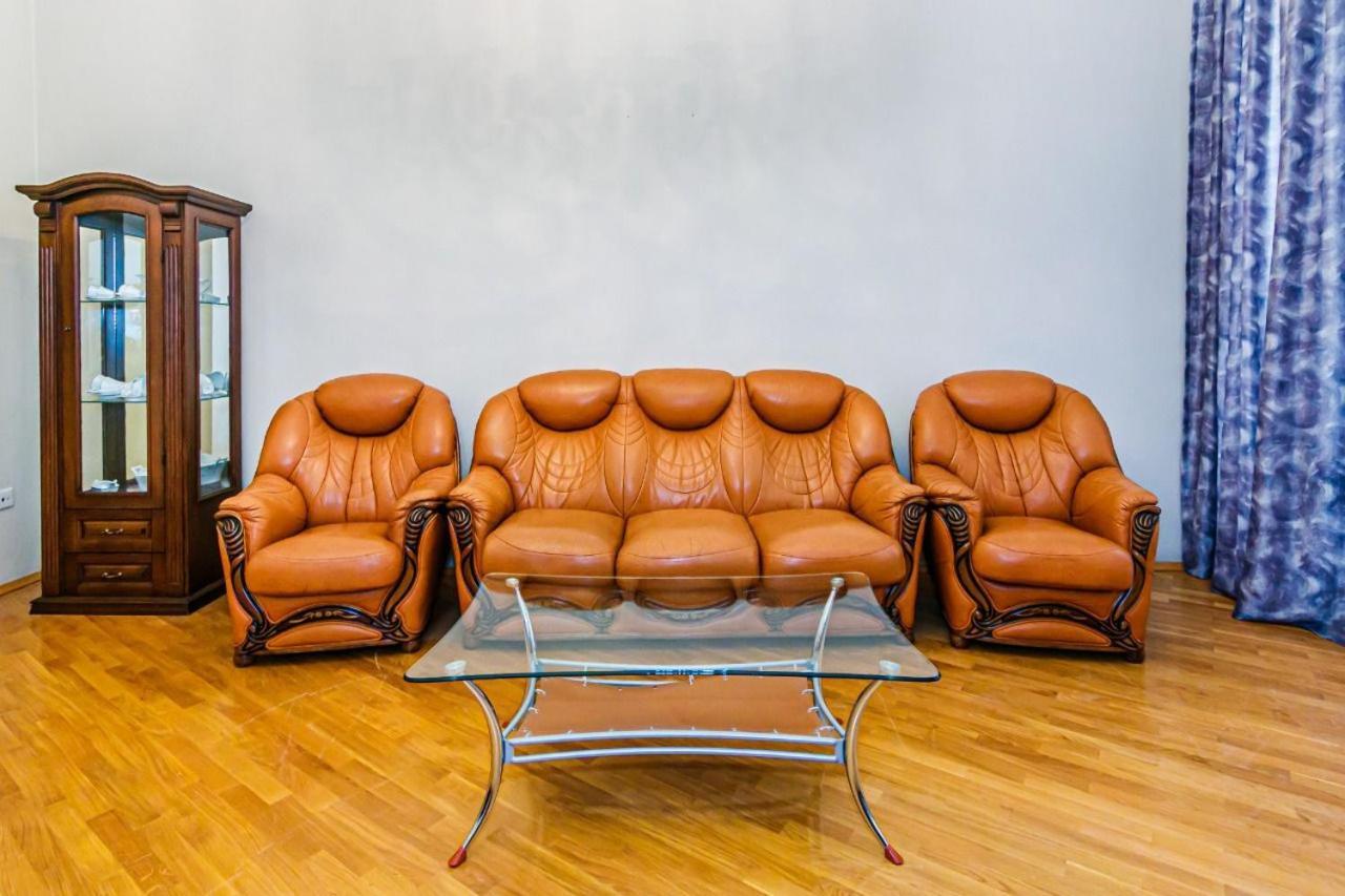 Ross Apartment