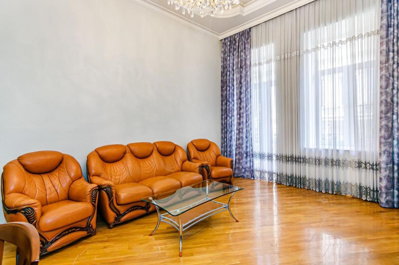 Ross Apartment *