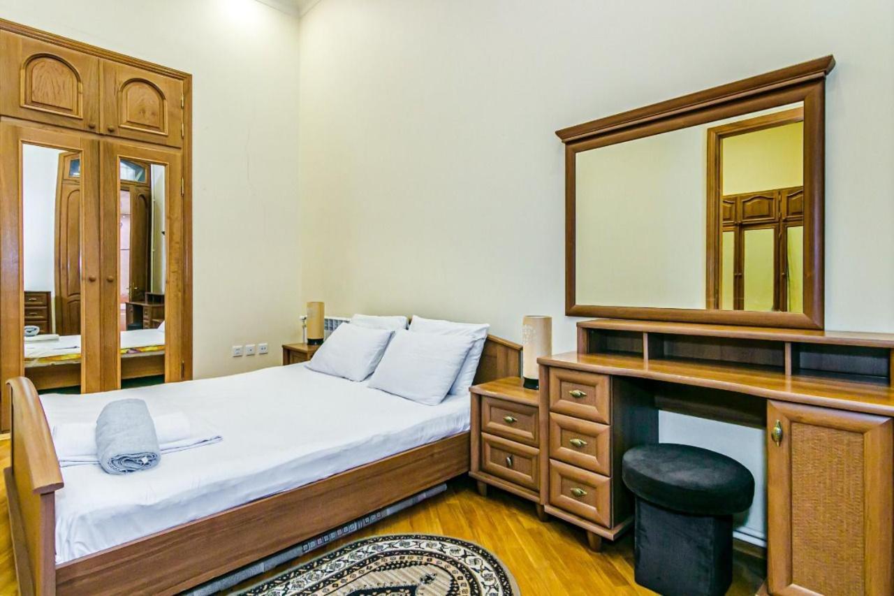 Ross Apartment